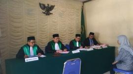 ENAKNYA SIDANG DI LUAR